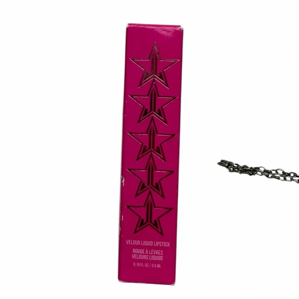 No Tea, No Shade” Lipstick – Bold Pink
